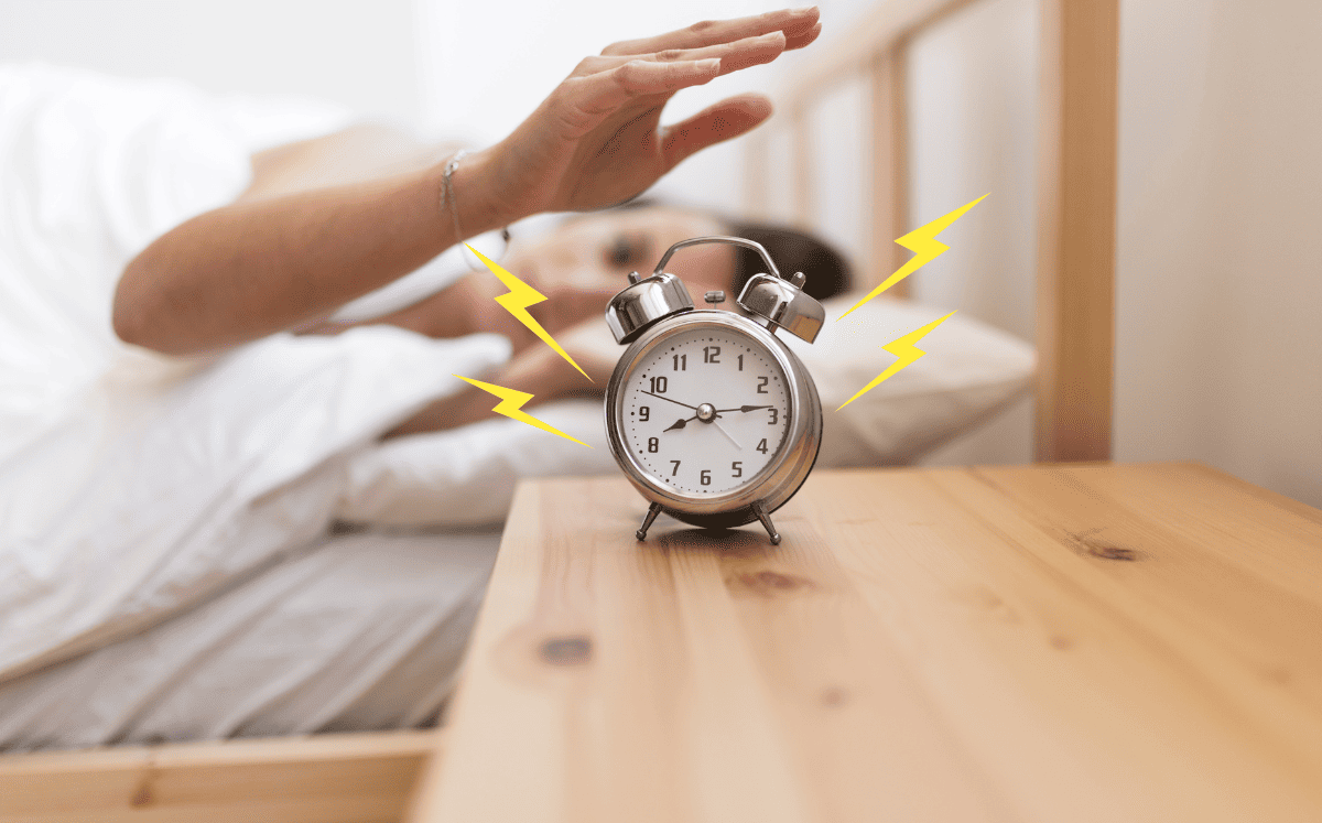 ¿Qué significa dejar el despertador sonando sin apagarlo, según la psicología?  (Foto: Freepik)