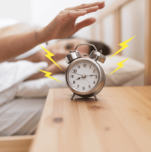 ¿Qué significa dejar el despertador sonando sin apagarlo, según la psicología?  (Foto: Freepik)