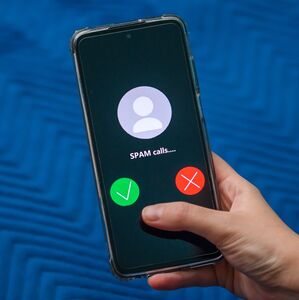 Si ves este número en tu pantalla, no contestes, podría tratarse de una llamada de spam (Getty Images)