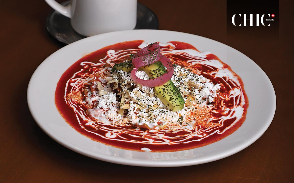 Chilaquiles rojos con pollo