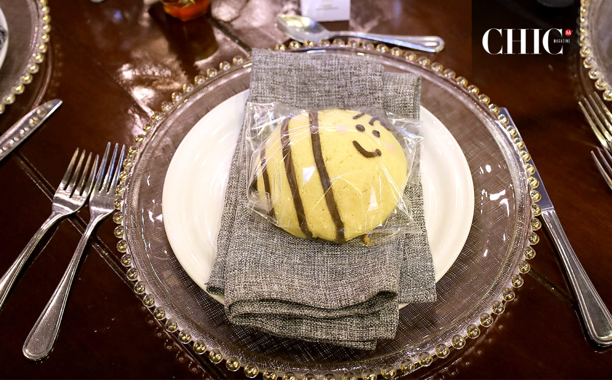 Las invitadas degustaron una encantadora barra de postres con temática de abeja