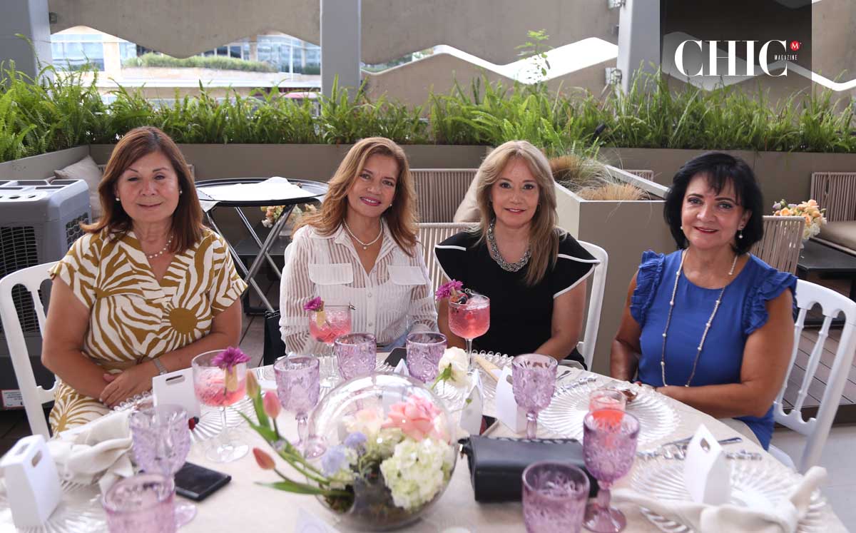 Gloria Navarro, Flor Silva, Lupita Garza y Martha Montemayor