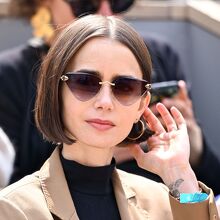 Lily Collins y Ashley Park reaparecen juntas en Venecia y dan detalles de la temporada 5 de  “Emily in Paris” (Getty Images)
