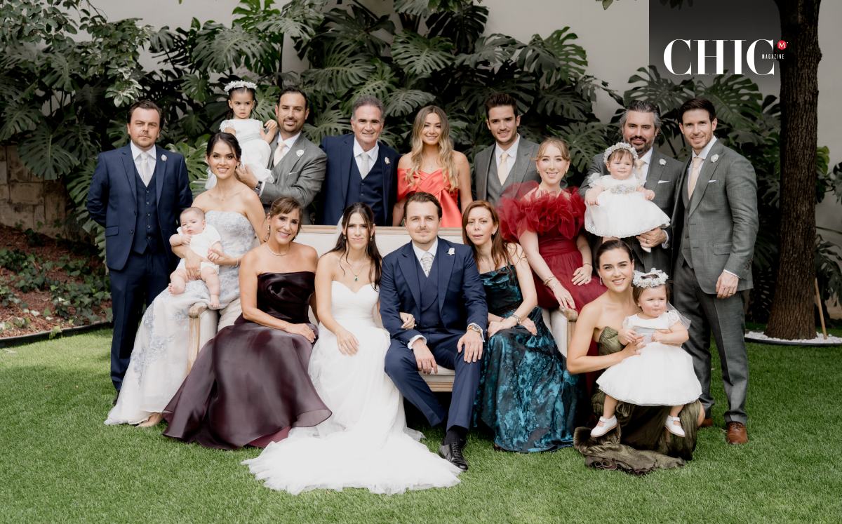 Los recién casados acompañados por sus familias / Fotos: Meraki Weddings