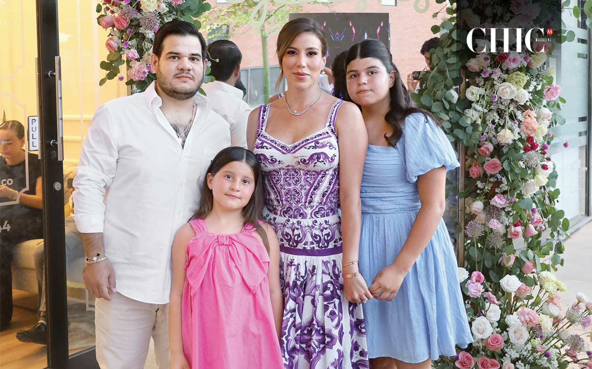 Hugo Torres, Emma Torres, Martha Paola Flores y Victoria Torres