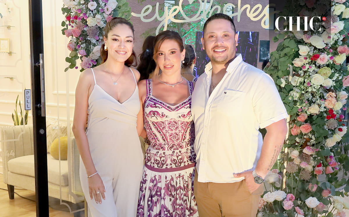 Nayely Flores, Martha Paola Flores y Omar Flores
