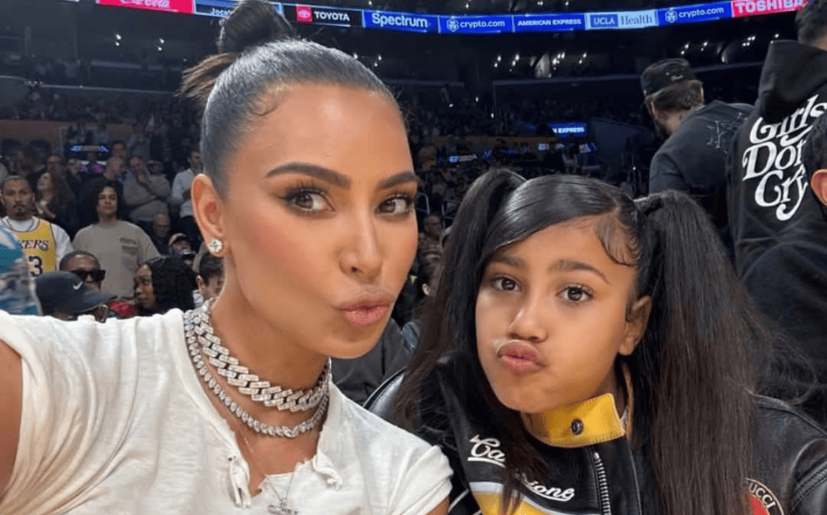 Este es el look de North West a los 12 años que ha desatado críticas en redes sociales (Foto: IG)