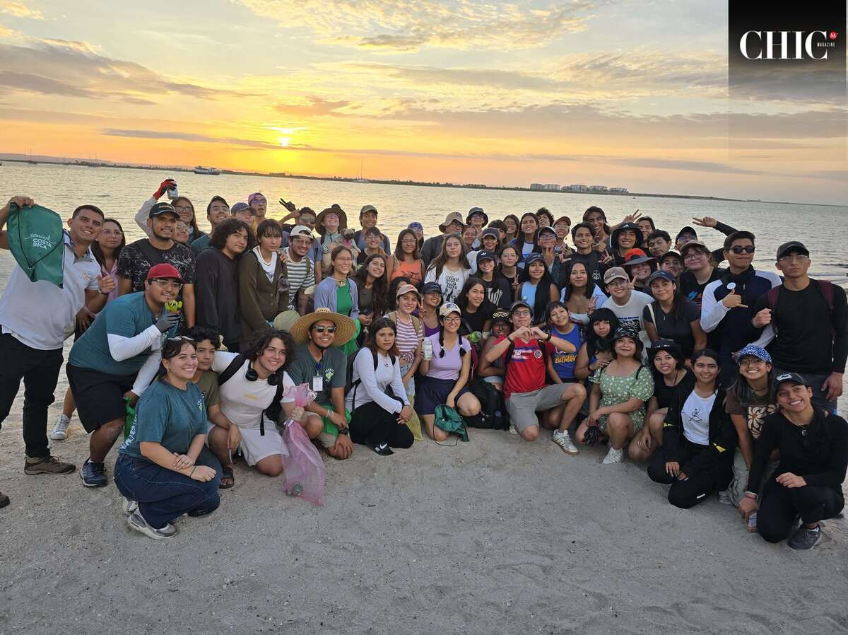 Voluntarios se sumaron a la limpieza de playas en el malecón de La Paz, organizada por Esencial Costa Rica. (Cortesía)