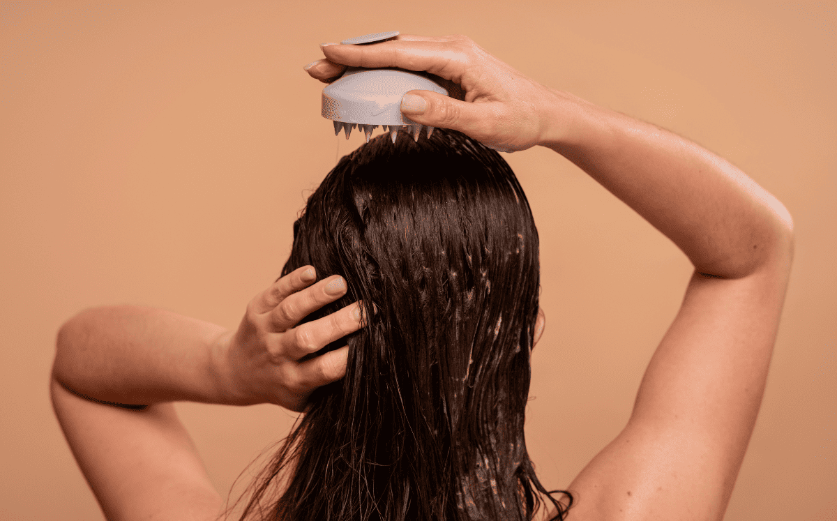¡Alerta sanitaria de Profeco! Este es el shampoo contaminado que representa un riesgo para tu salud (Foto: Freepik)