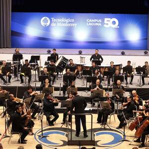 Camerata de Coahuila, bajo la dirección del maestro Ethan Eager