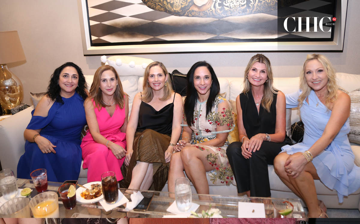 Delia Gallegos, Milma Salas de Guzmám, Martha García, Laura Valdez , Clarissa Cadena y Alejandra Rodríguez de Kalifa