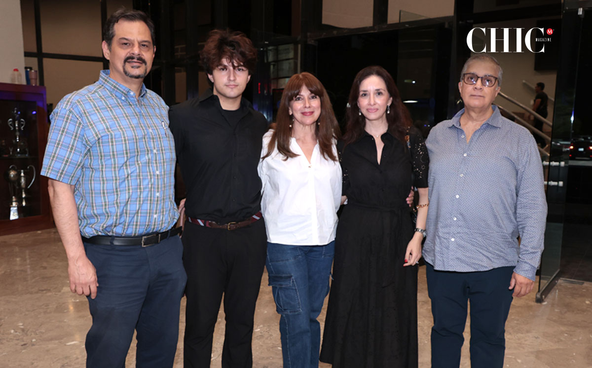 Eduardo, Abraham, Maribel, María y Juan Carlos
