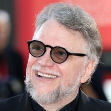 Guillermo del Toro presentó "Frankestein" acompañado de su hija y su esposa (Getty Images)