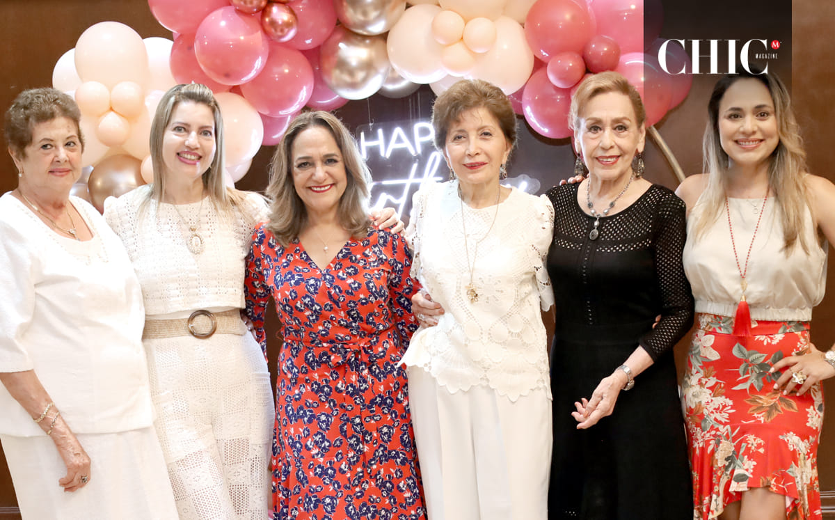 Carmelita Treviño, Martha Osorio, Elvia Elena Gual, Gilda Hurtado, Elvis Elena López De Gual y Marisol Gual