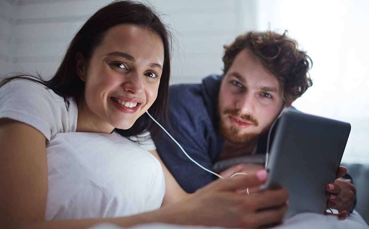 Las apps de citas han abierto posibilidades para conectar a millones de personas en el mundo. (Foto: Freepik)