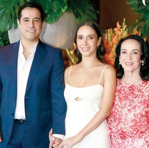 Isa Guajardo, Óscar Villarreal, Sofía Guajardo, Regina Guajardo y María Isabel Villarreal de Guajardo / Fotos: Omar Valdez