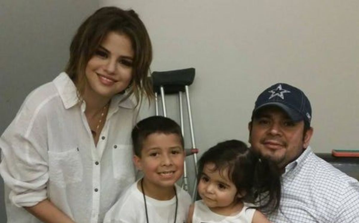 Selena Gomez con su hermanastro (X)