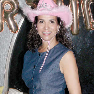 Yolanda Hickman celebra su cumpleaños rodeada de sus amigas