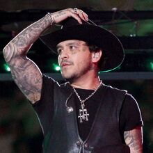 Christian Nodal reaccionó con risas cuando le preguntaron sobre la polémica con Cazzu y el permiso de viaje de su hija Inti (Getty Images)