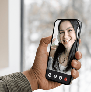 ¡Cuidado con WhatsApp! Así podrían robar tu cuenta con solo una videollamada (Foto: Freepik)