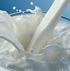 Profeco advierte sobre este producto que se vende como leche, pero contienen grasa vegetal y menos nutrientes (Getty Images)