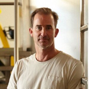 Esposo de Kristin Cabot (X)