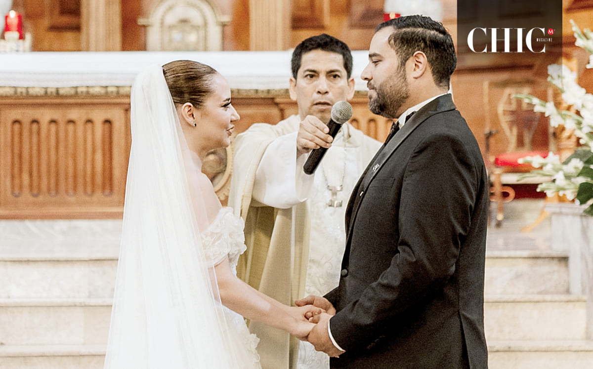 En Ciudad Victoria, la feliz pareja celebra su boda en la Catedral del Sagrado Corazón de Jesús