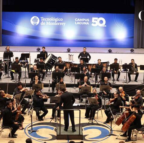 Camerata de Coahuila, bajo la dirección del maestro Ethan Eager