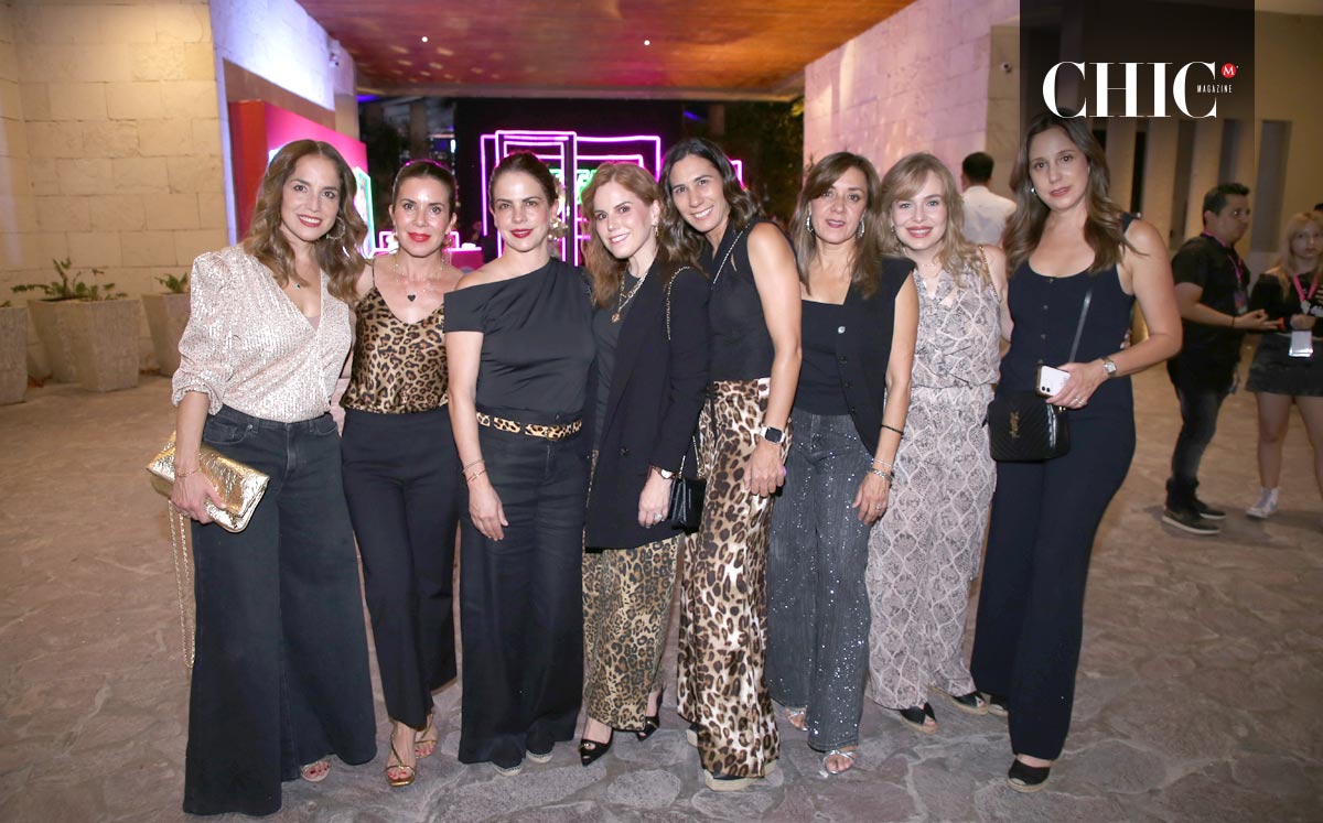 Nayla, Vanessa, Velia, Lupita, Elena, Vivi, Cristina y Adriana