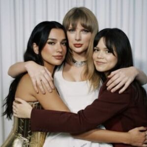 Aprende a crear fotos Polaroid en tendencia con tus cantantes favoritos usando IA (Gemini)