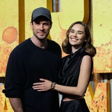 Gabriella Brooks y Liam Hemsworth (Getty Images)