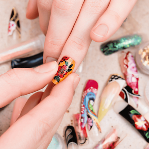 Inspírate con estas uñas patrióticas y celebra el 15 de septiembre con estilo (Foto: Freepik)