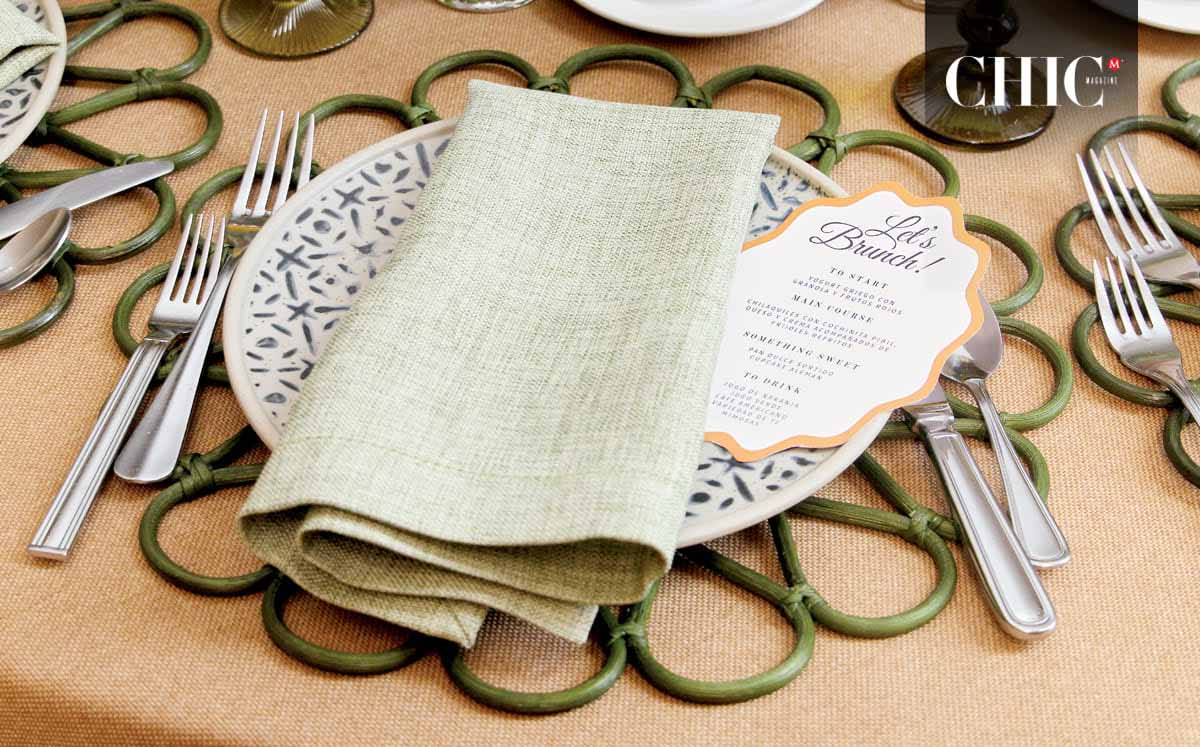 Decorado con una propuesta floral en tonos naranjas y verdes
