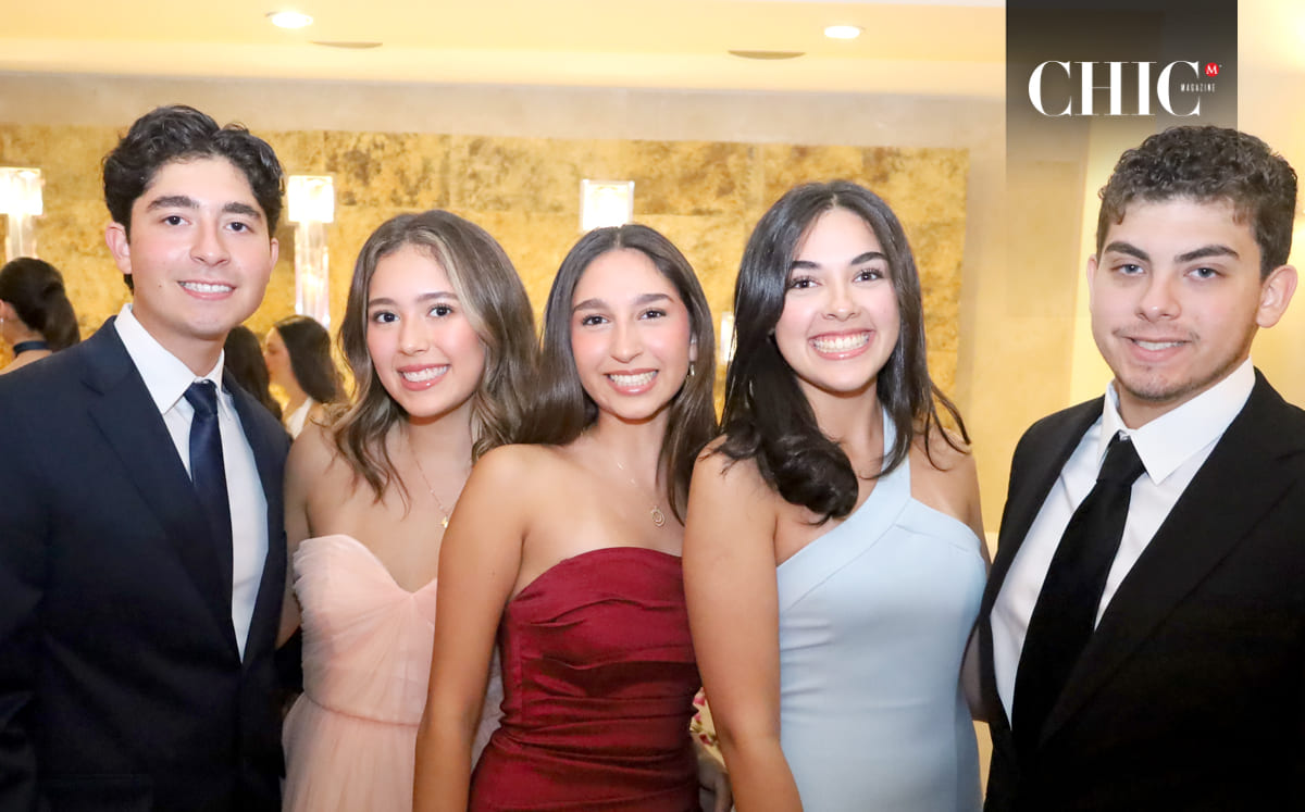 Eugenio Paredes, Mercedes Garcia, Maria Joaquina King, Melissa Paredes y Leonardo García
