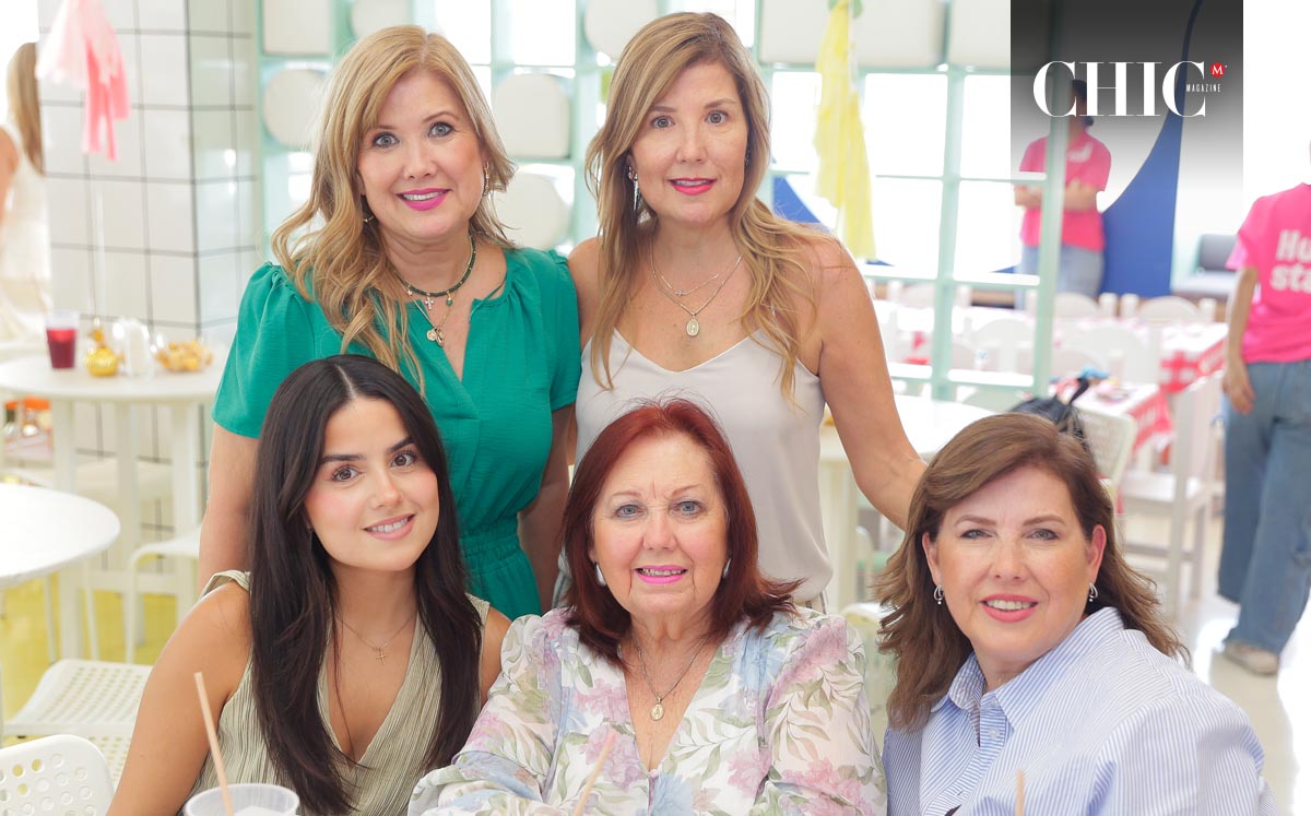Claudia Noyola, Bárbara Noyola, Melissa Noyola, Elia Gutiérrez y Lorena Noyola