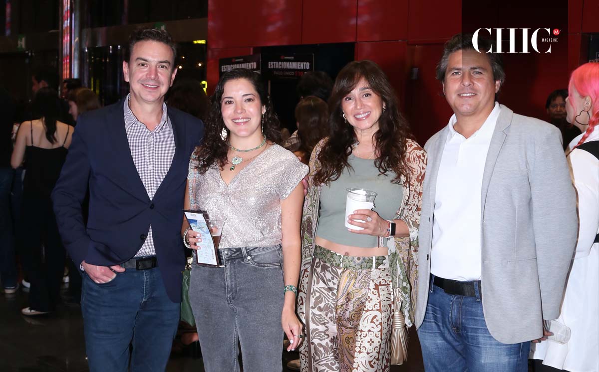 Joe Hinojosa, Gina Sáenz, Emilia López y Carlos Romero