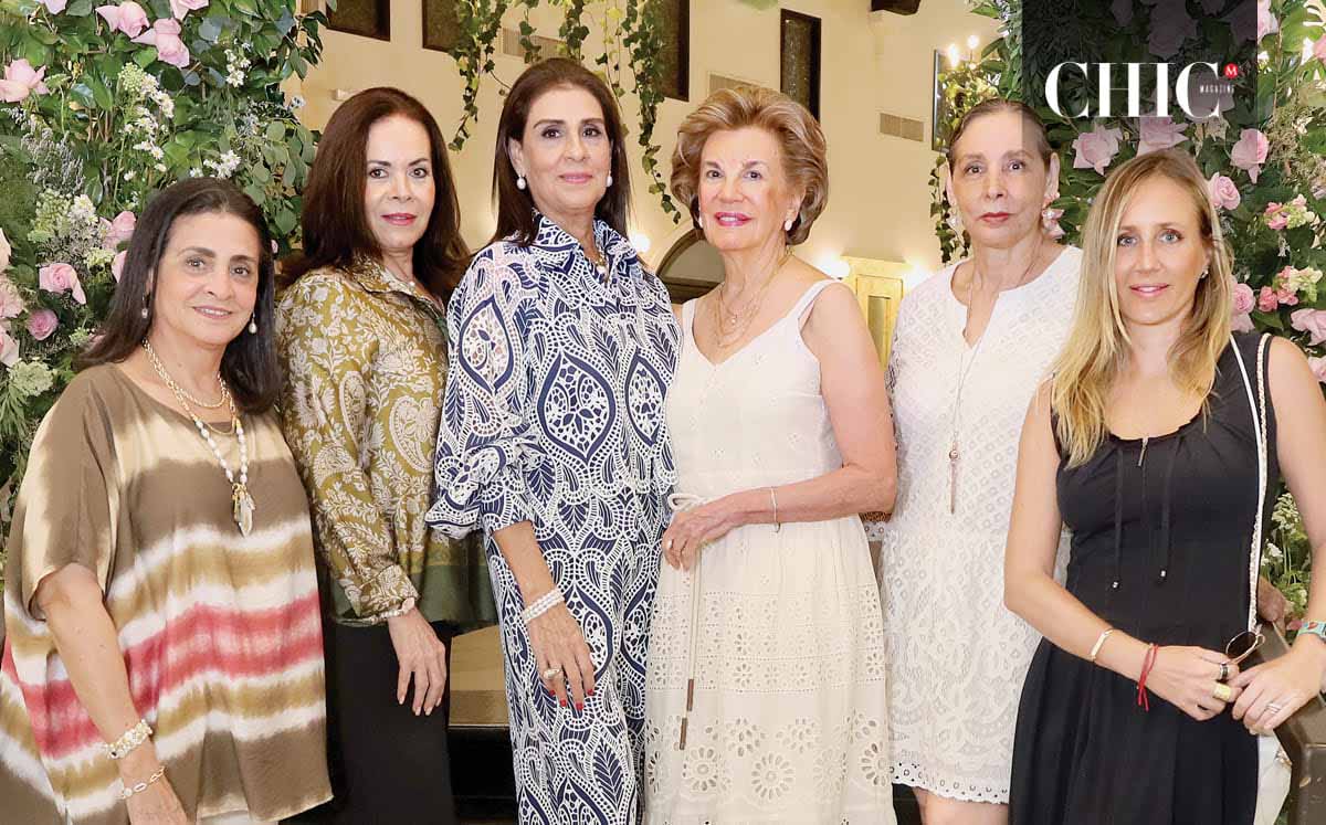 Paty Melo De Florencia, Carmen Ortega, Mercedes Melo, Rosalinda Florencia, María Del Pilar Melo y Majo Peláez