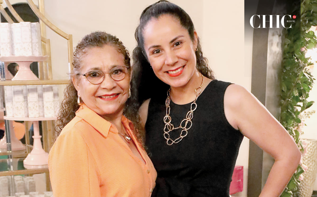 Ma Esther Domínguez y Thalia Ramírez