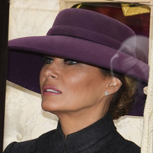 Melania Trump evitó la reverencia ante Carlos y Camila en una visita oficial, ¿rompió el protocolo real?