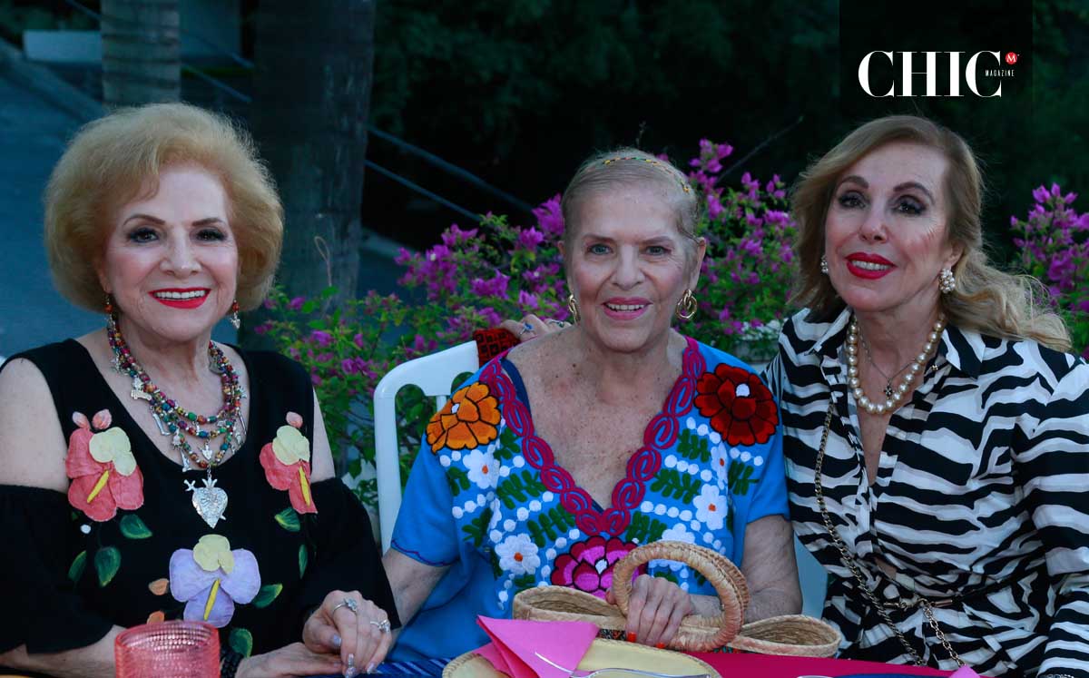 Sandra Santos de De la Garza, Rosy Cabrera y María Esther Assad de Bichara