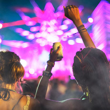 Ticketmaster sube su cargo por servicio al 24% del boleto; casi una cuarta parte del costo ahora son comisiones (Freepik)