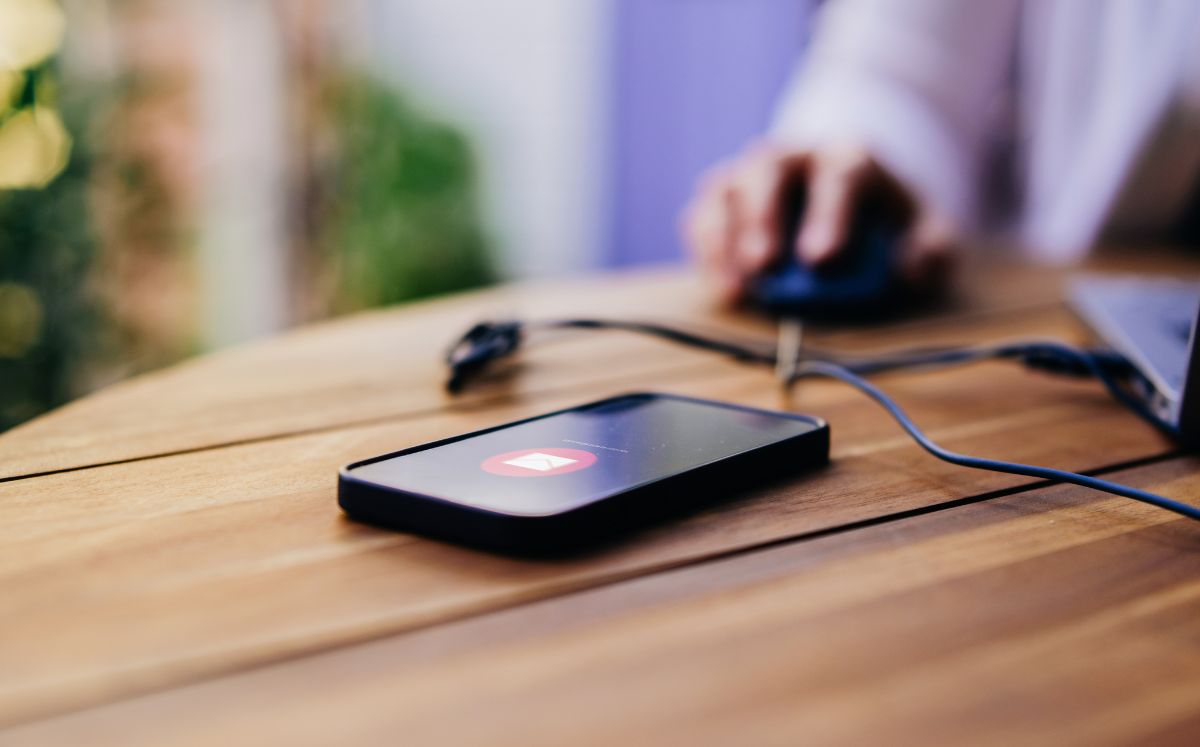 Aprende a activar la alerta sísmica en tu celular antes del simulacro nacional 2025 y asegúrate de recibir el mensaje de emergencia (Getty Images)