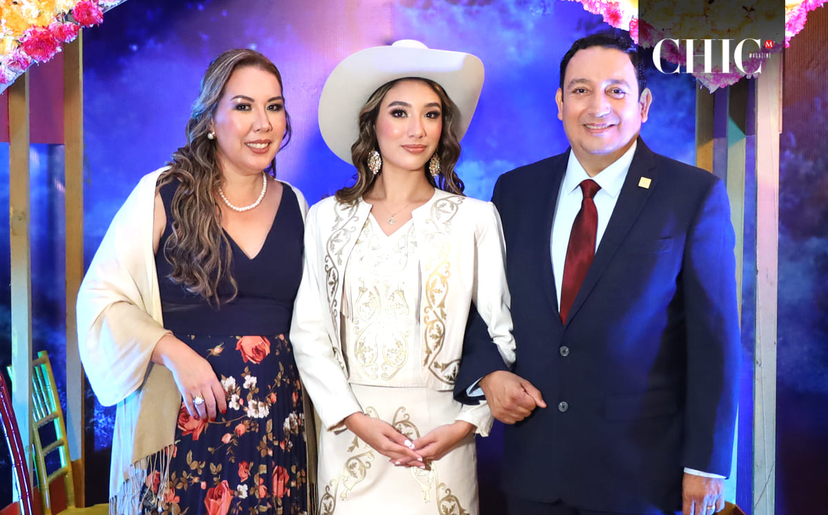 Ana María Flores, Ana Regina Delgado y Enrique Delgado