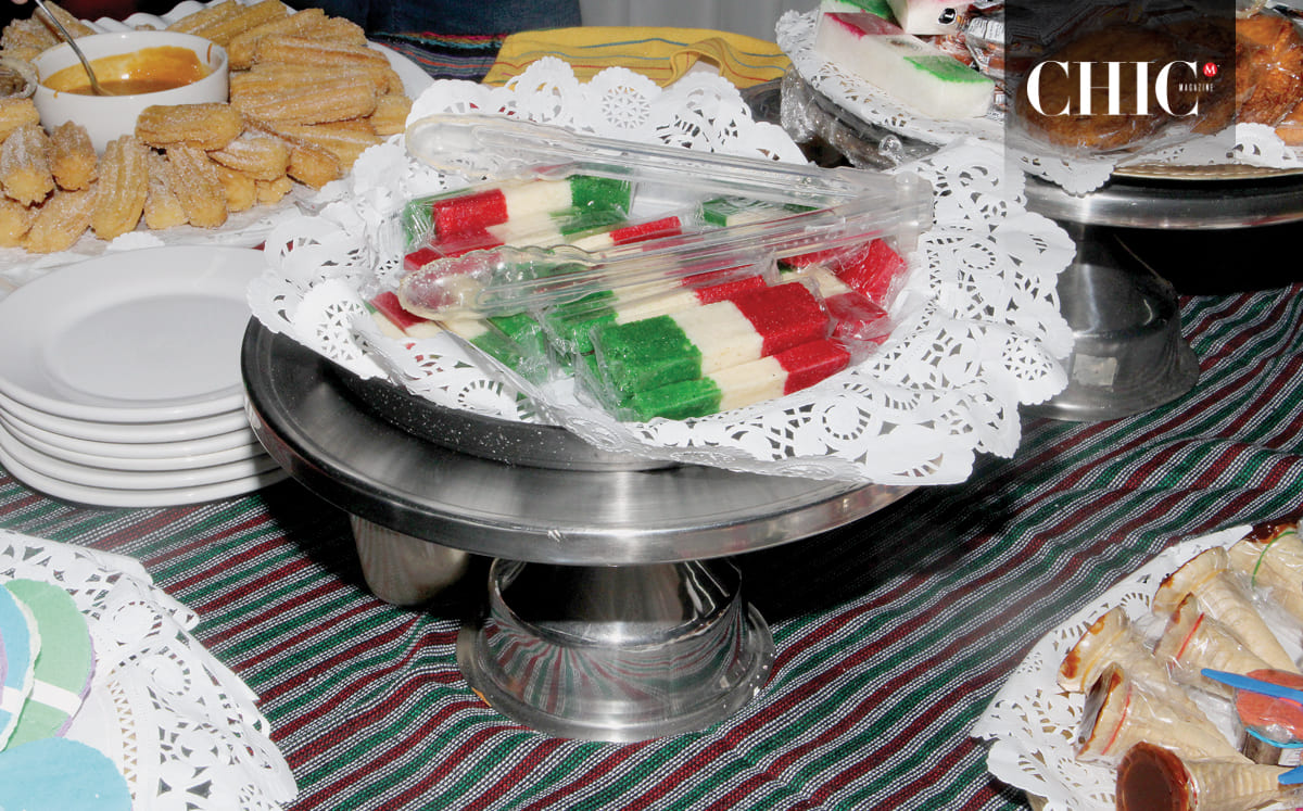 Los invitados degustaron un buffet mexicano, además de postres típicos como churros, donas, obleas y dulces tradicionales.