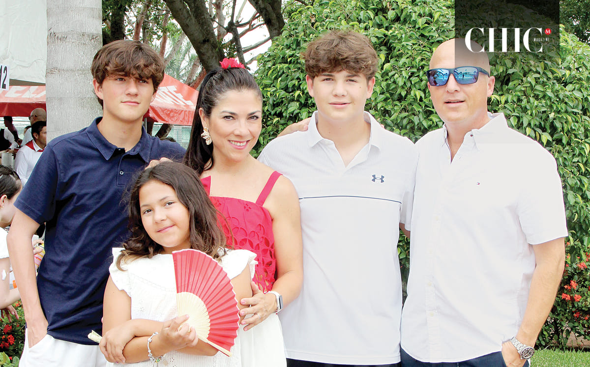 Raúl Niaves, Andrea Niaves, Mariana Priego, Mariano Niaves y Luis Raúl Niaves