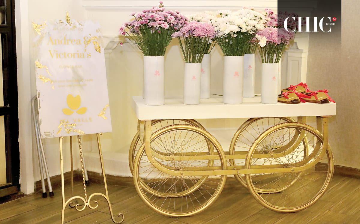 Las invitadas disponían de un flower bar, donde cada quien armó un bouquet con sus flores favoritas
