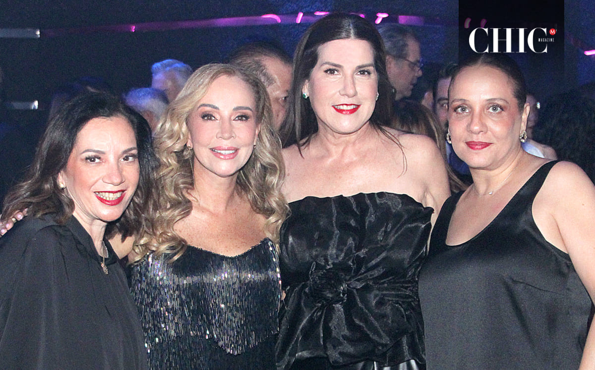 Lorena Govela junto a sus amigas