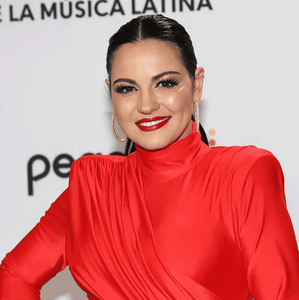Maite Perroni impone moda con blazer y leggins en Milán Fashion Week (Foto: Getty Images)