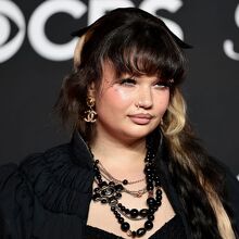 Lola Young cancela su gira tras un desmayo en Nueva York (Getty Images)