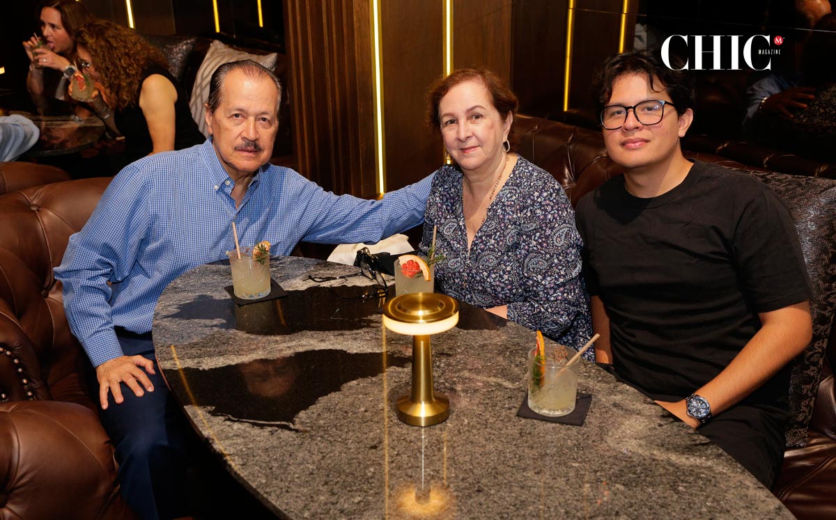 Adrián Martínez, Rosalinda Garza y Adrián Martínez